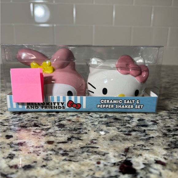 Hello kitty and melody salt and pepper shaker - Picture 5 of 6